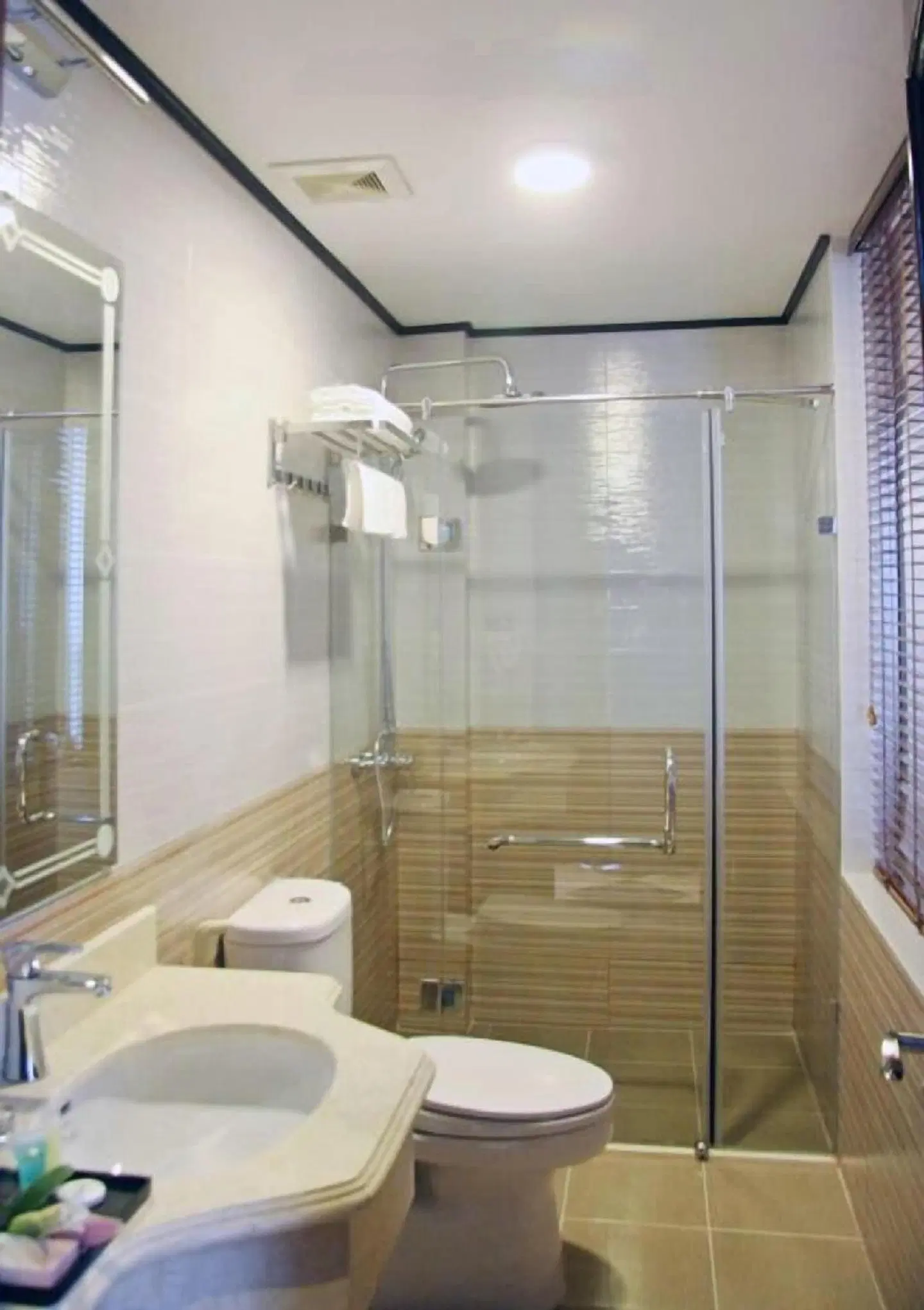 A1 Hill Hanoi Hotel Badezimmer