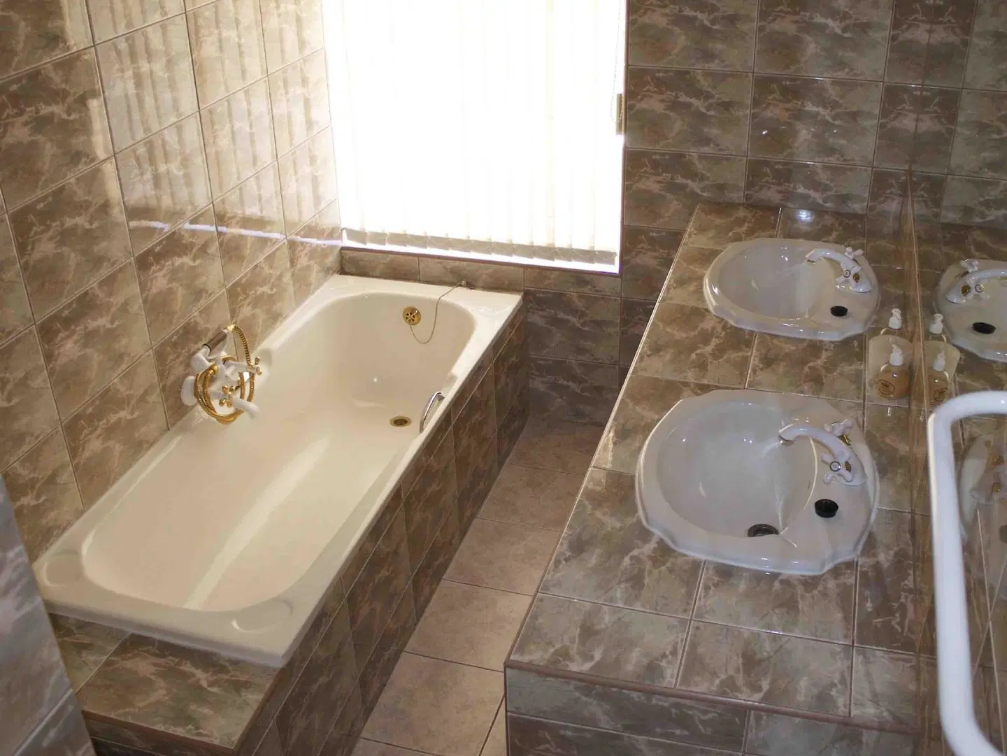 Florentia Guest House Badezimmer