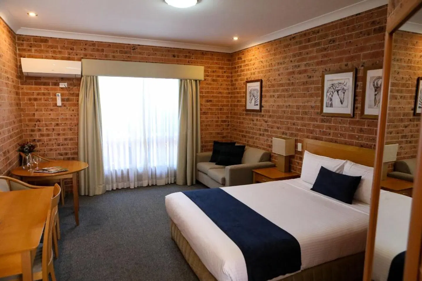 Akuna Motor Inn ROOM_EXAMPLE