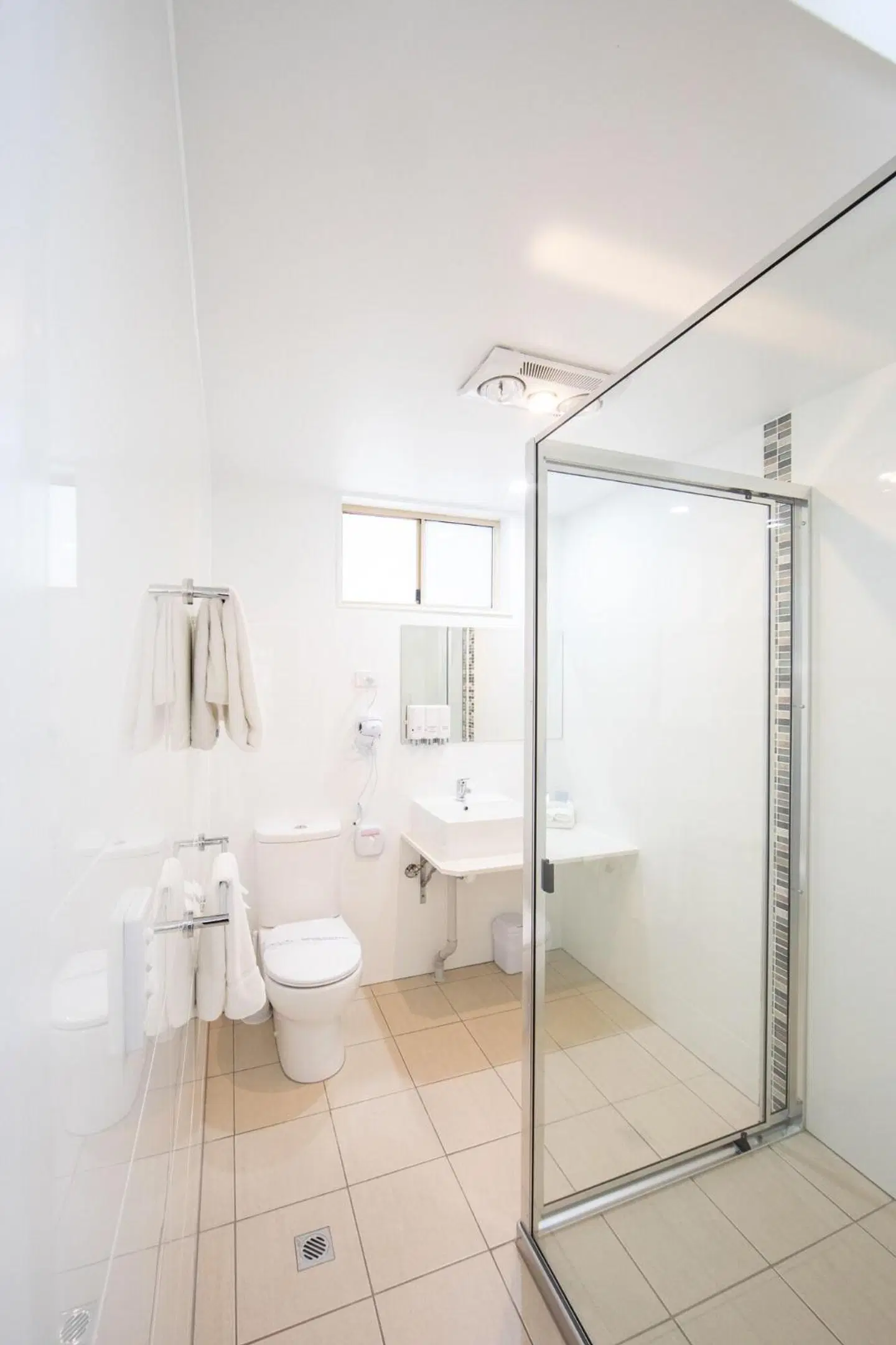 New England Motor Lodge Badezimmer