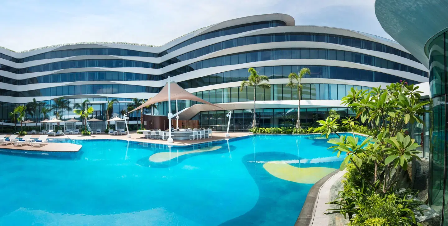 Conrad Manila OUTDOOR_POOL
