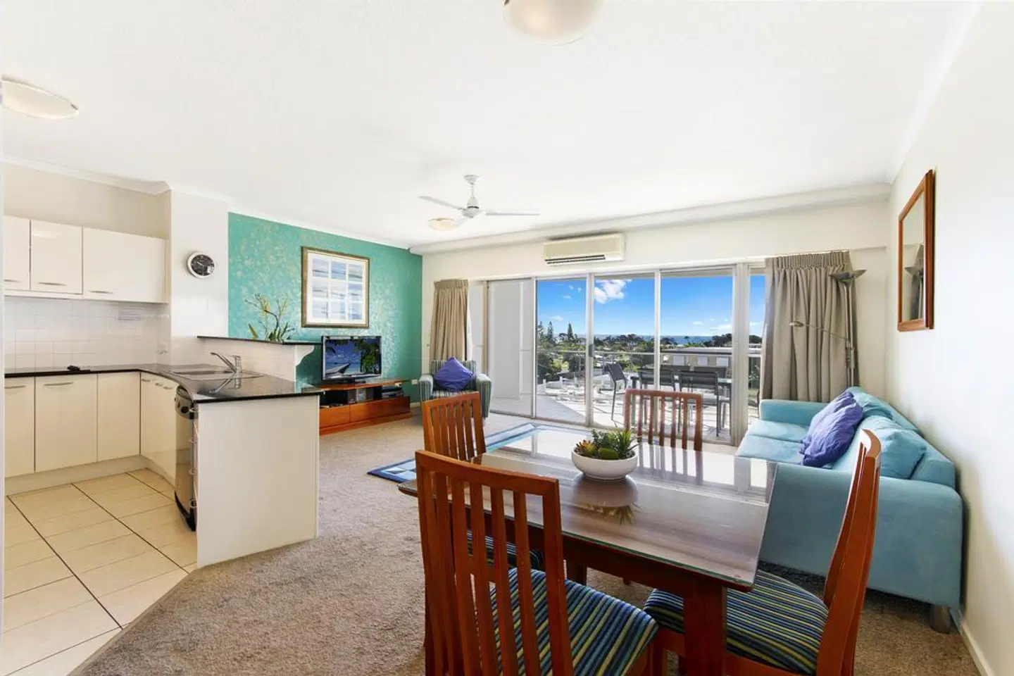 Rovera Apartments Bar