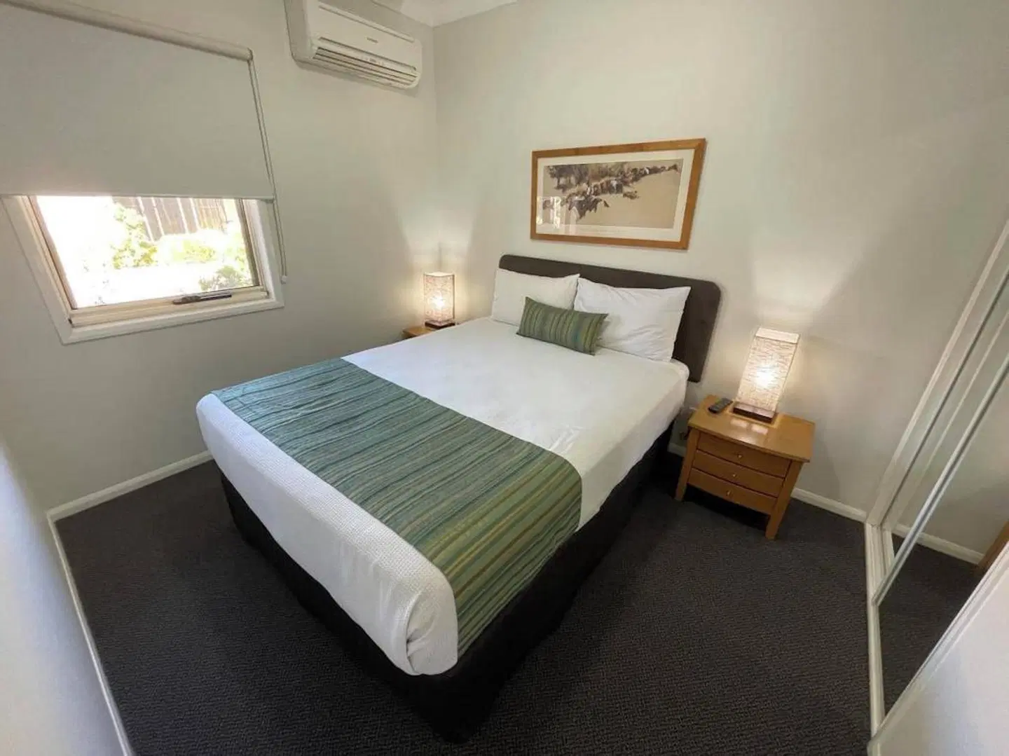 Emerald Inn ROOM_EXAMPLE