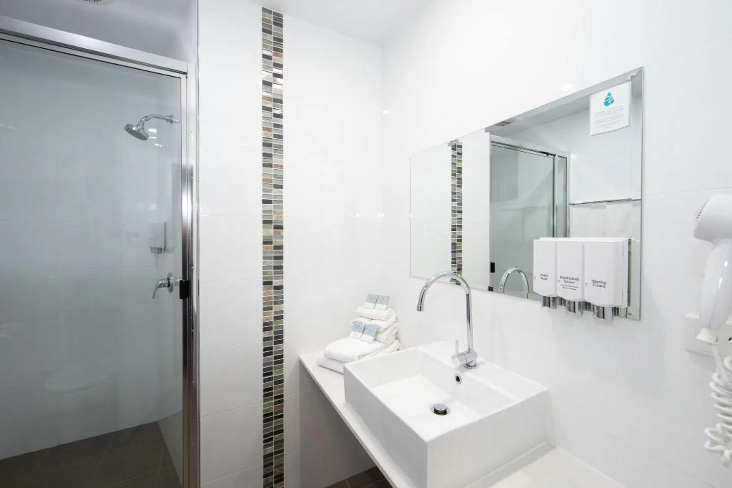New England Motor Lodge Badezimmer