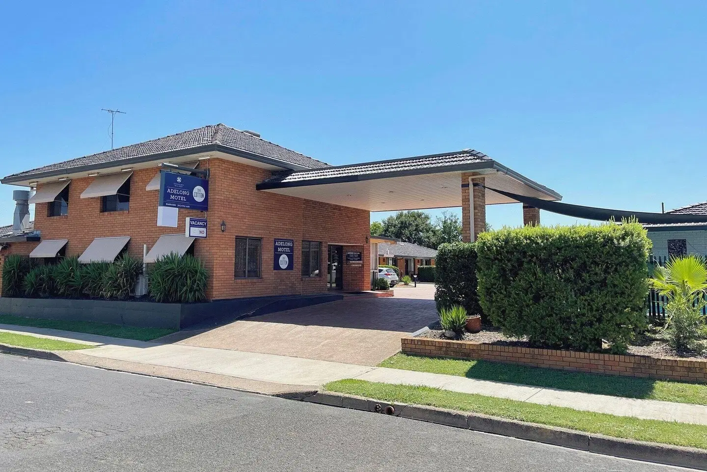 Adelong Motel EXTERIOR