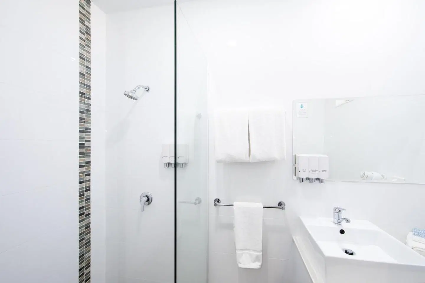 New England Motor Lodge Badezimmer