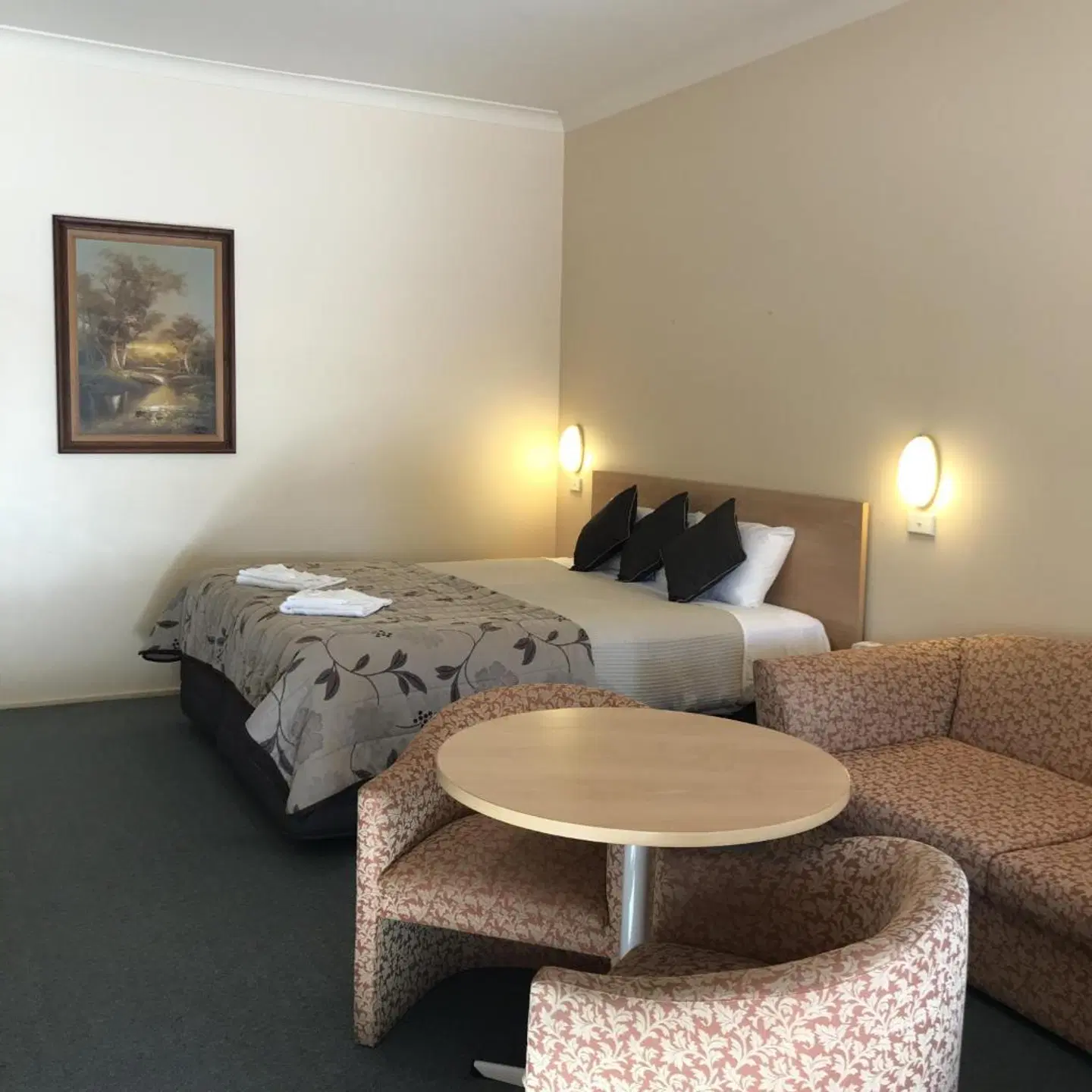 Country Gardens Motor Inn ROOM_EXAMPLE