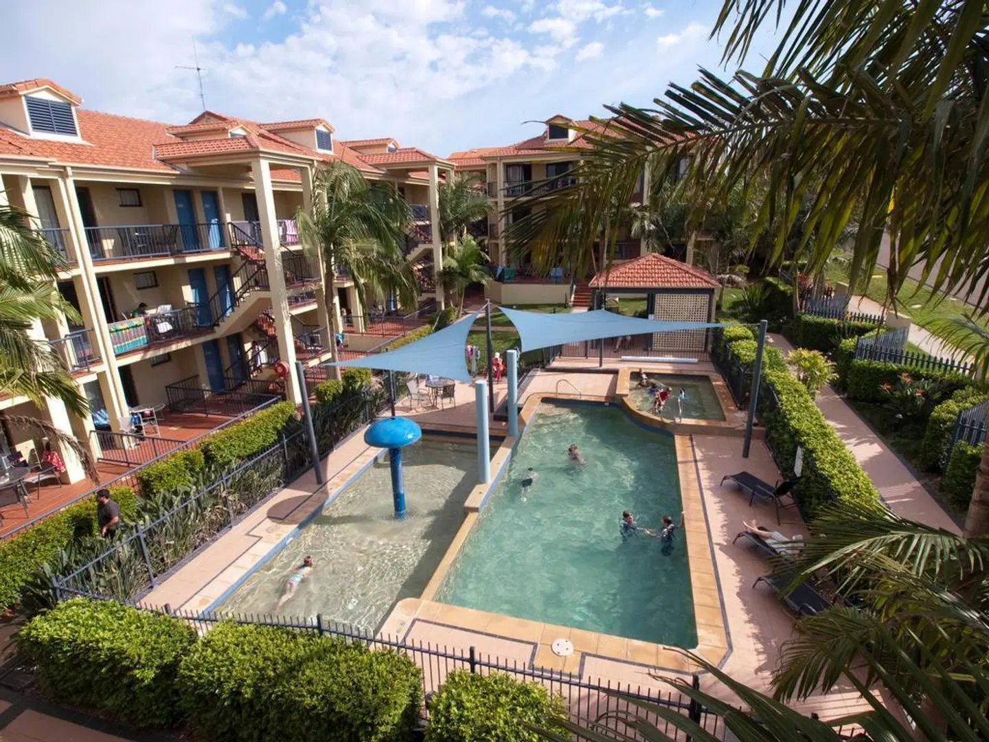 South Pacific Apartments EXTERIOR
