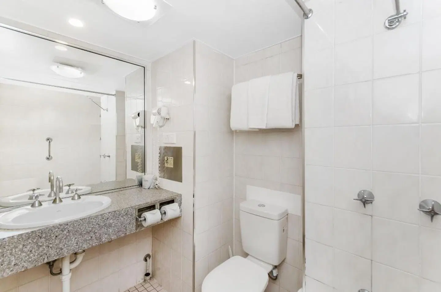 Waters Edge The Strand Badezimmer