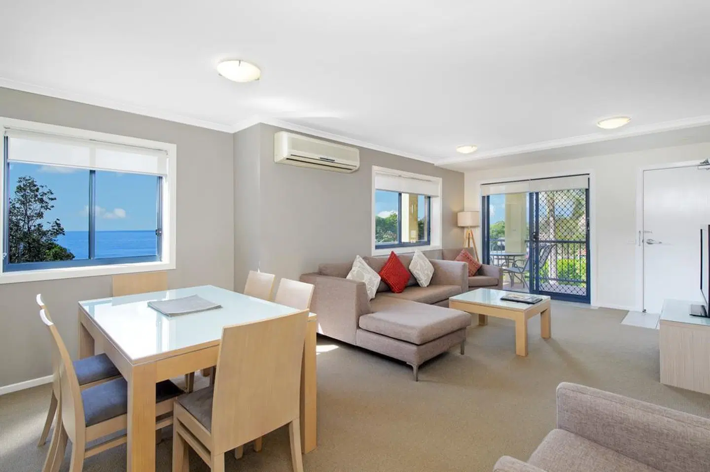 South Pacific Apartments ROOM_EXAMPLE