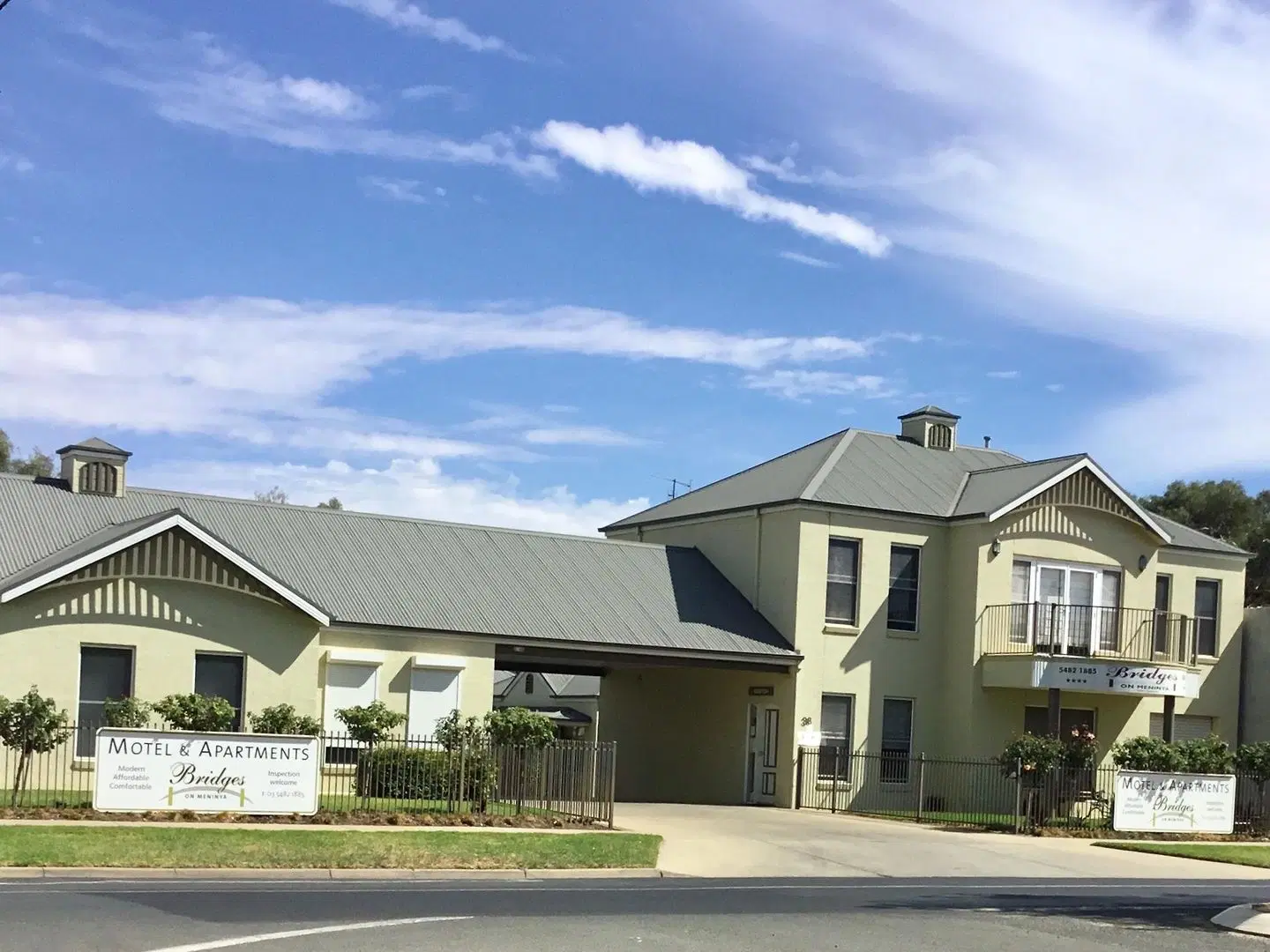 Bridges on Meninya Motel & Apartments EXTERIOR
