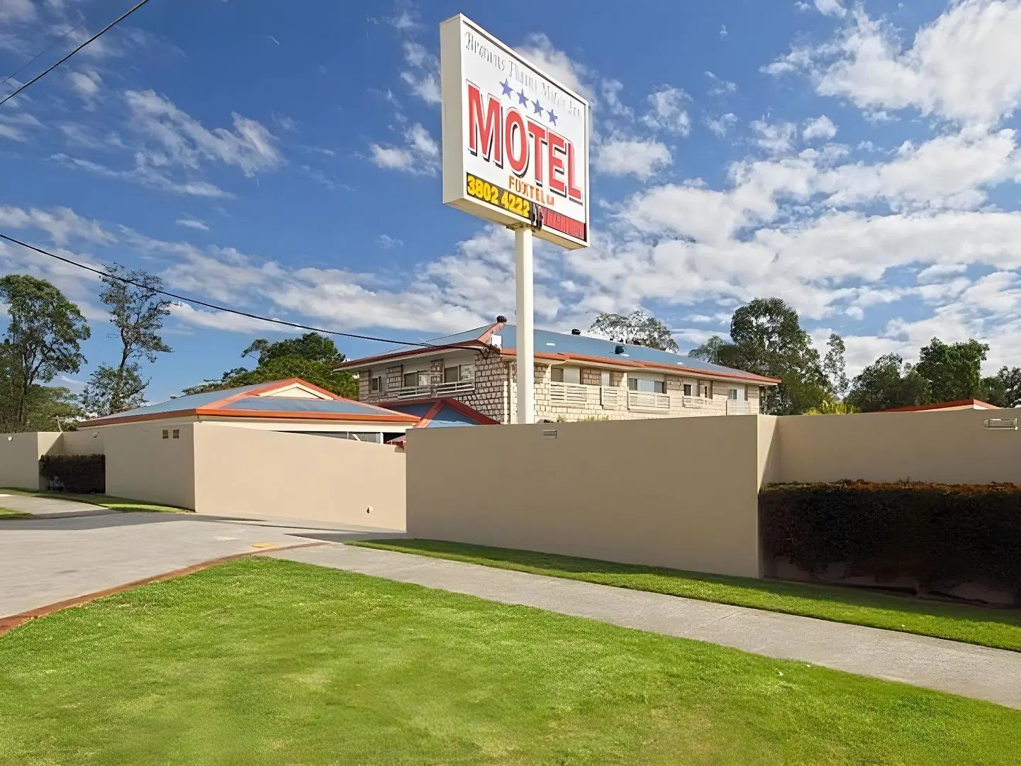 Browns Plains Motor Inn EXTERIOR