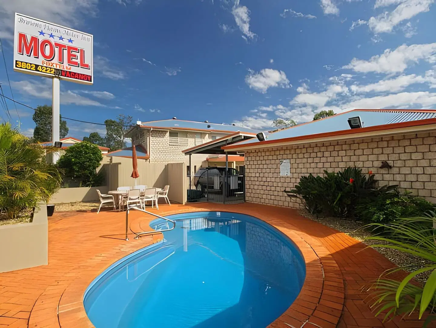 Browns Plains Motor Inn OUTDOOR_POOL
