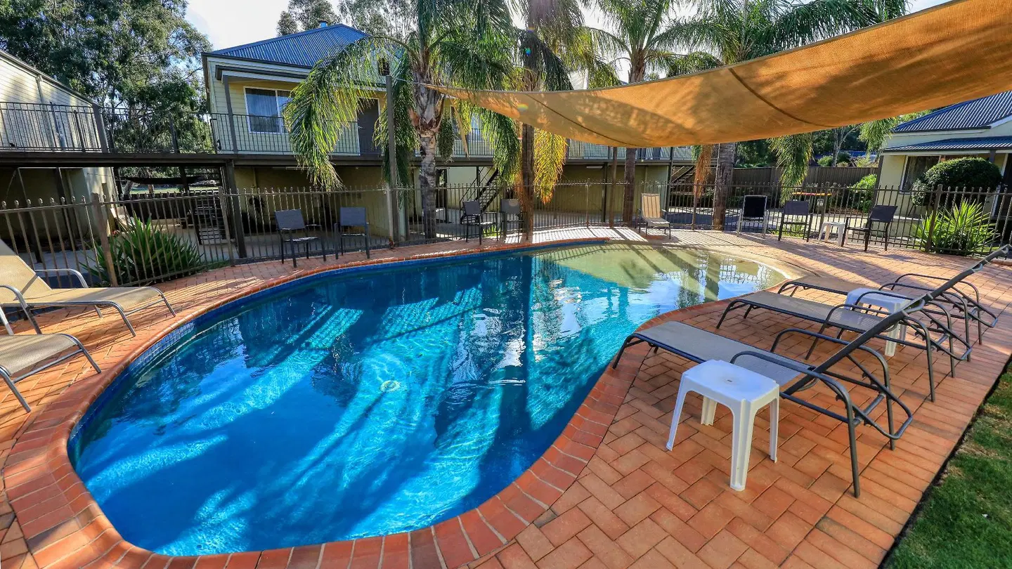 Bridges on Meninya Motel & Apartments OUTDOOR_POOL