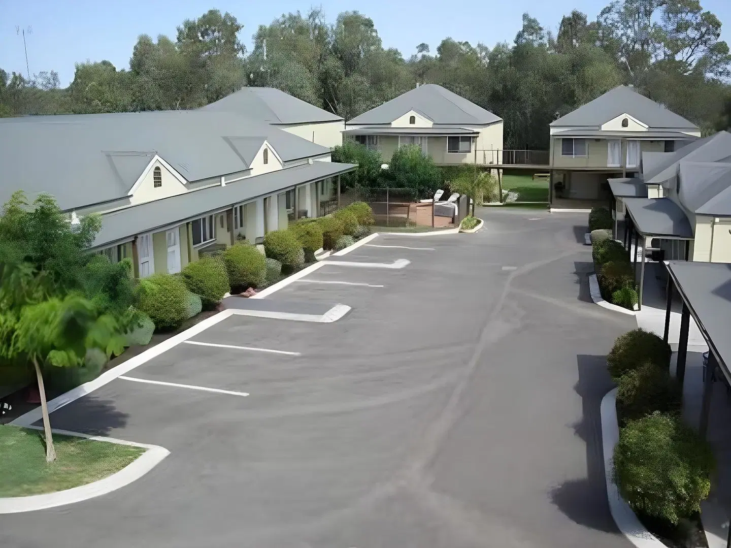 Bridges on Meninya Motel & Apartments EXTERIOR