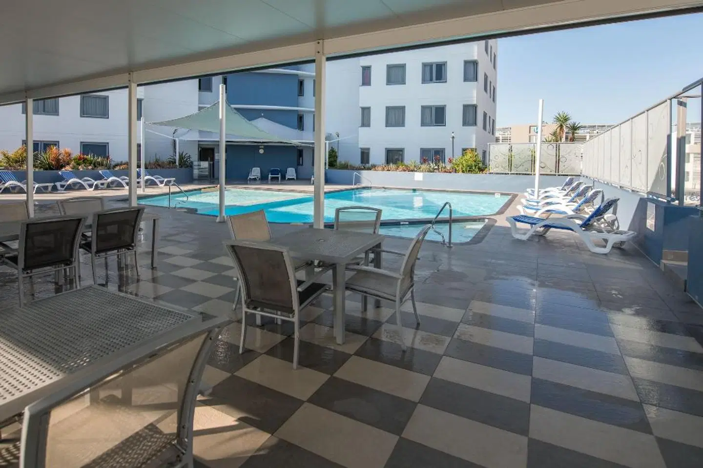 Centrepoint Apartments Caloundra Bar