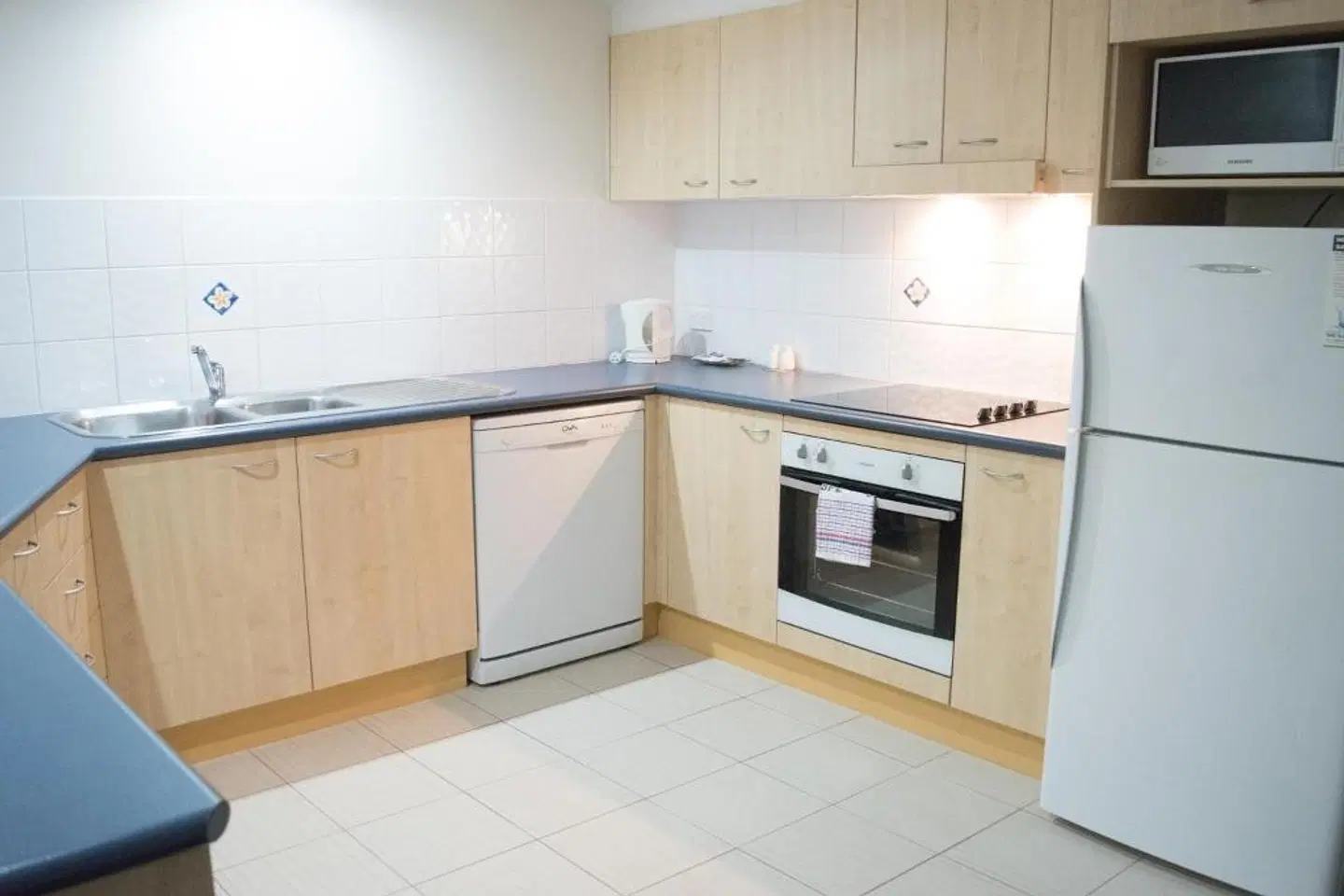 Beachside Holiday Apartments ROOM_EXAMPLE