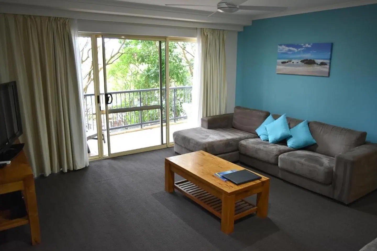 Beachside Holiday Apartments ROOM_EXAMPLE