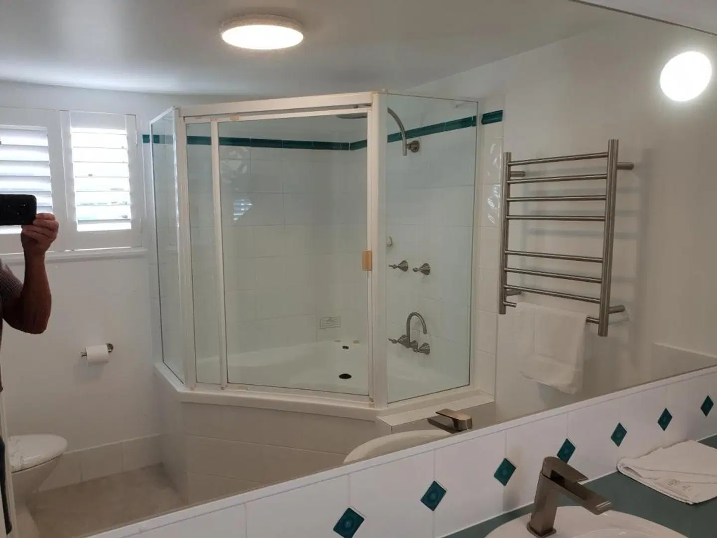 Kings Row Holiday Apartments Badezimmer