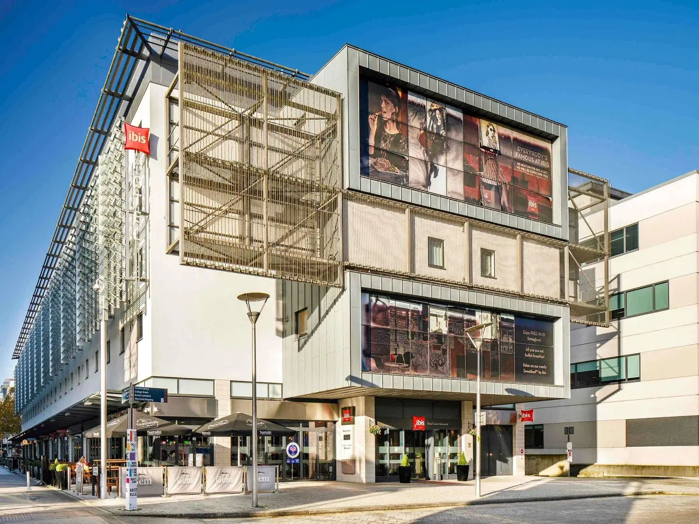 ibis Bristol Centre EXTERIOR