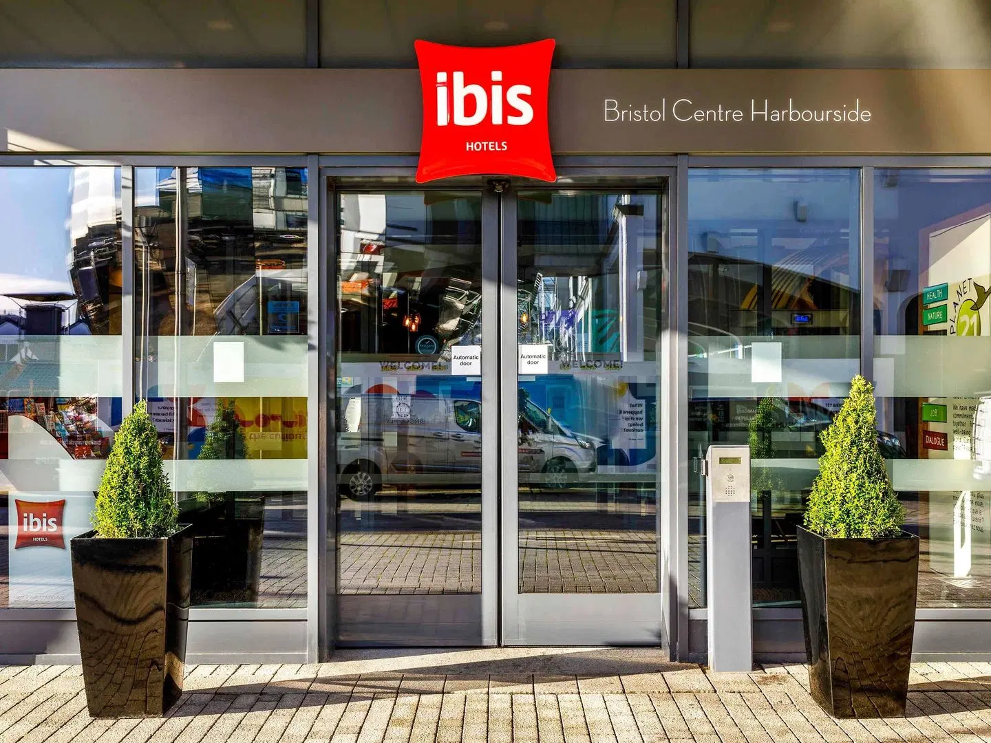 ibis Bristol Centre EXTERIOR