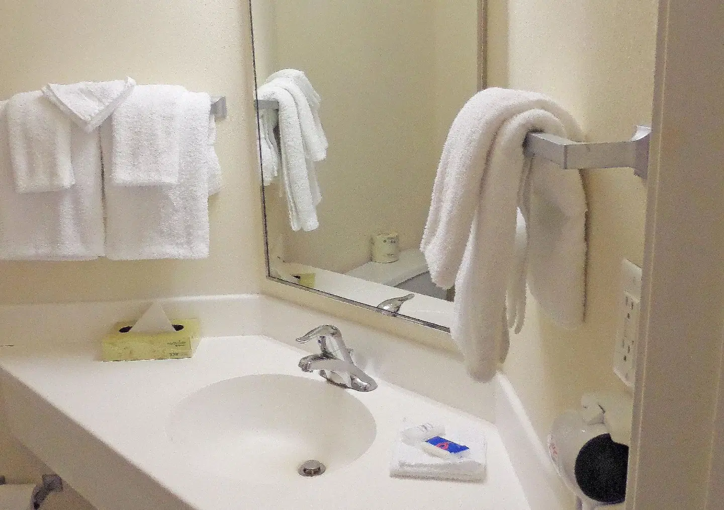 Motel 6 London, ON - Ontario Badezimmer