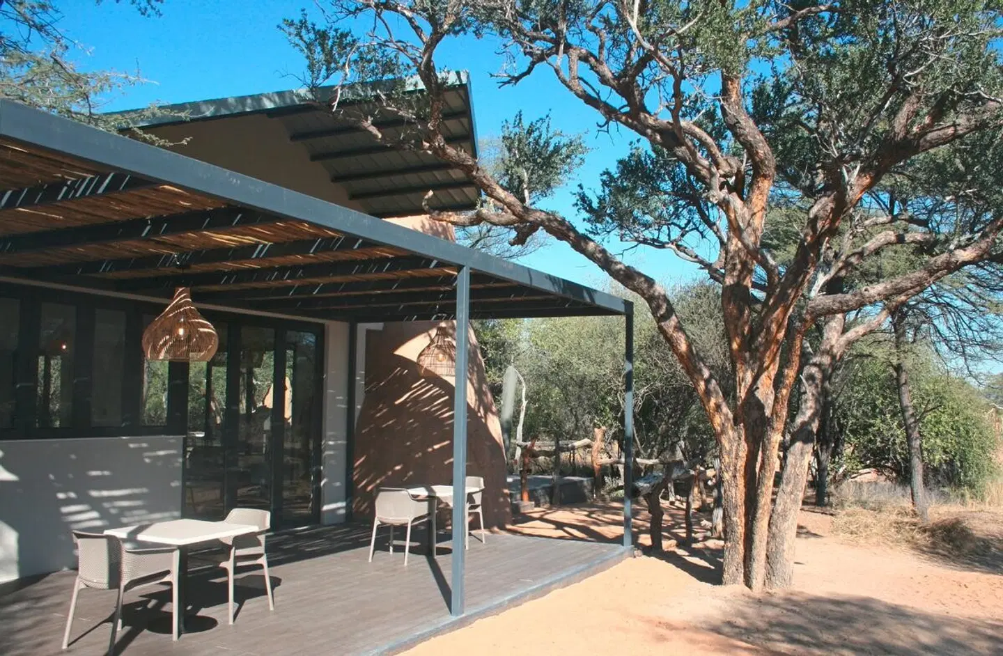 Osonjiva Outpost Terrasse