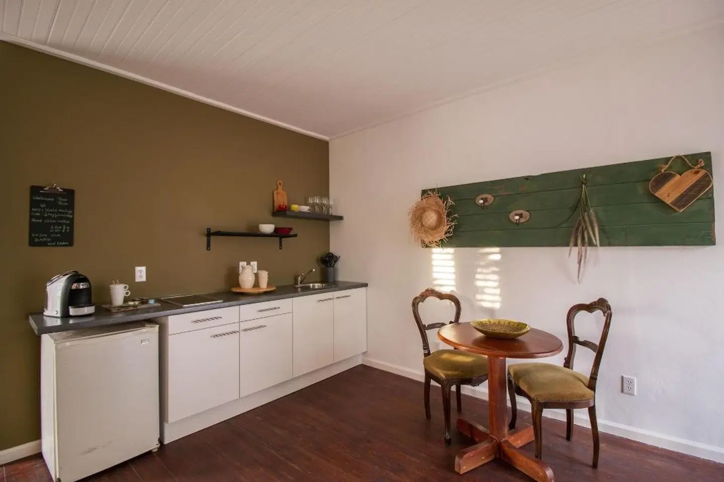 Bario Hotel ROOM_EXAMPLE