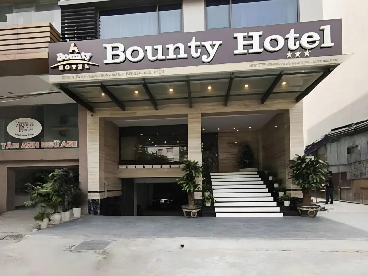 Bounty Hotel EXTERIOR