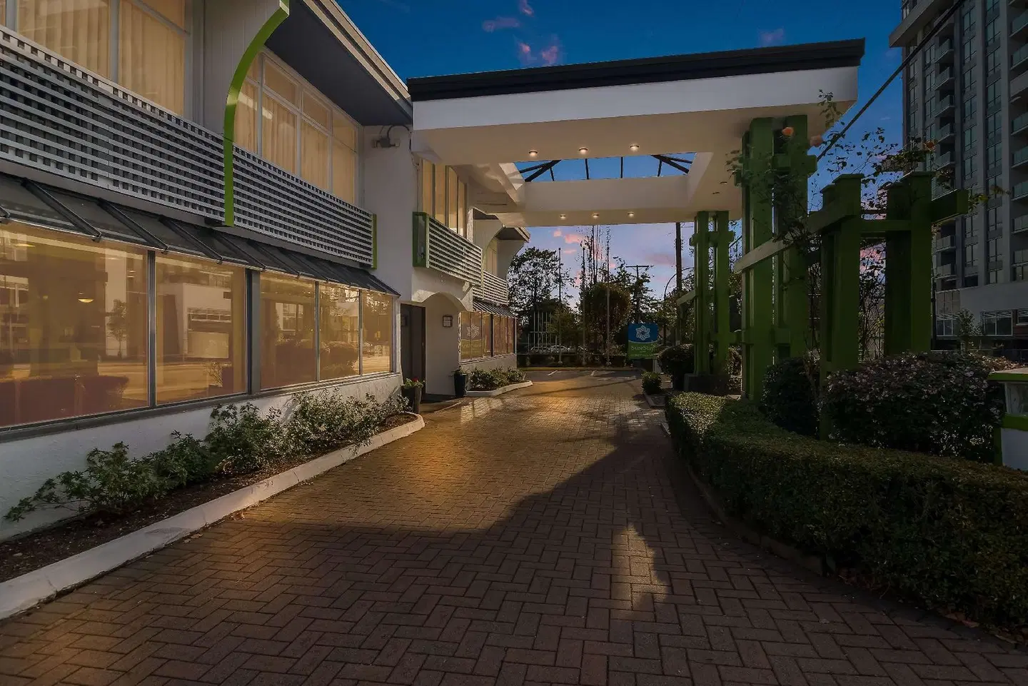 SureStay Hotel by Best Western North Vancouver Capilano EXTERIOR