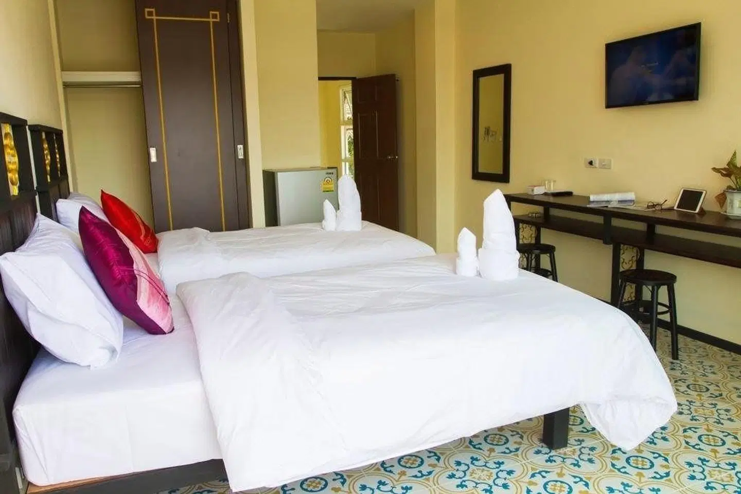 Le Hua ROOM_EXAMPLE