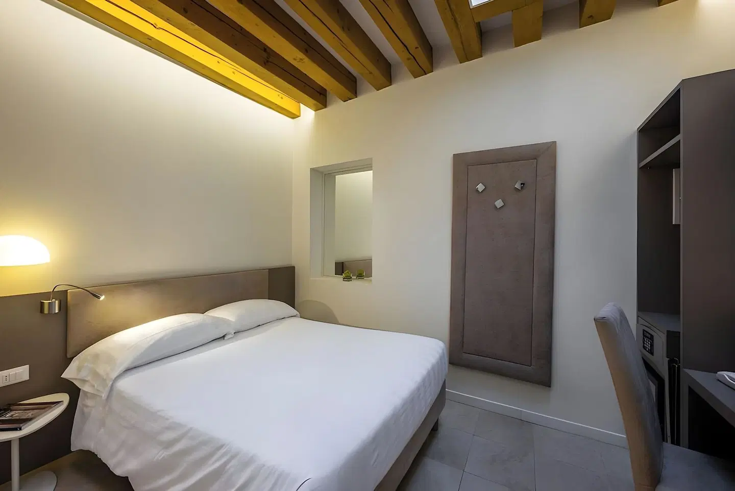Leone Hotel ROOM_EXAMPLE