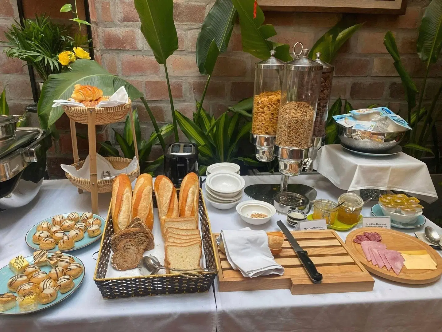 De Syloia Hanoi Hotel Restaurant
