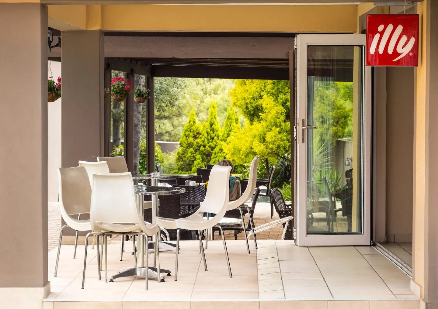 Lakeview Boutique Hotel & Conference Center Terrasse