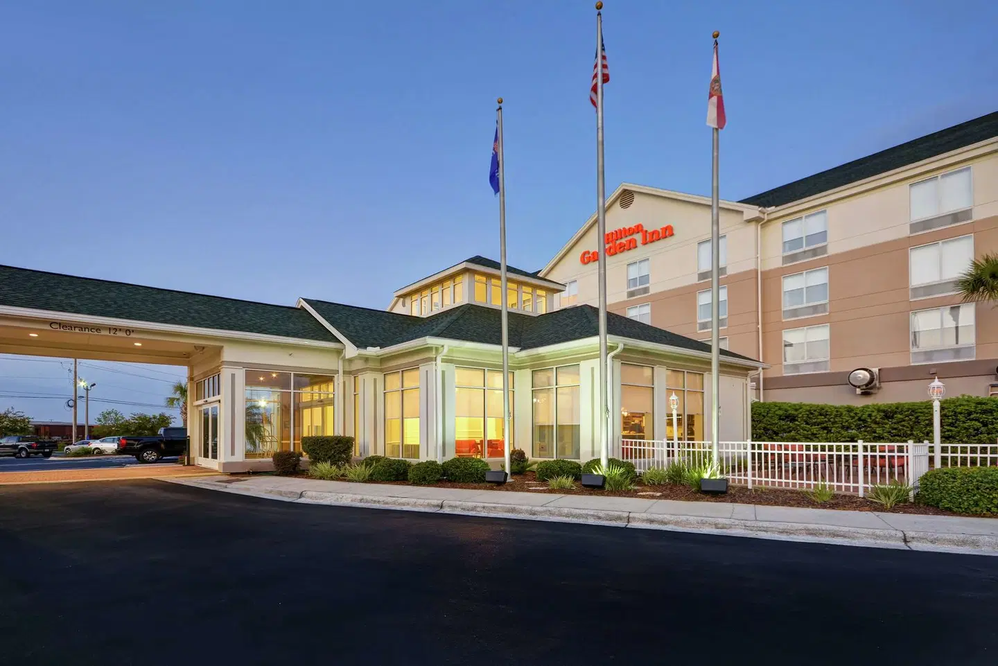 Hilton Garden Inn Panama City EXTERIOR