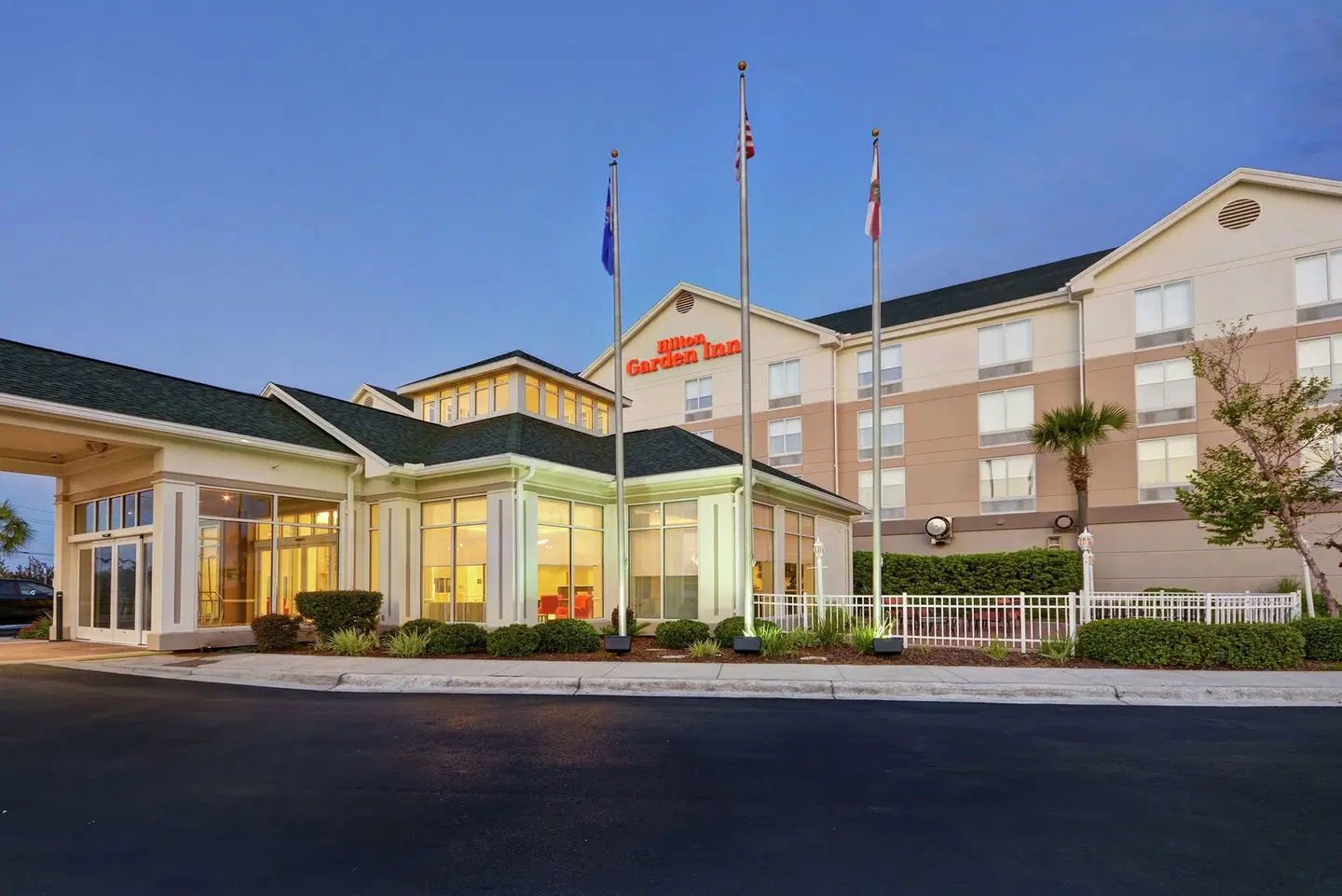 Hilton Garden Inn Panama City EXTERIOR