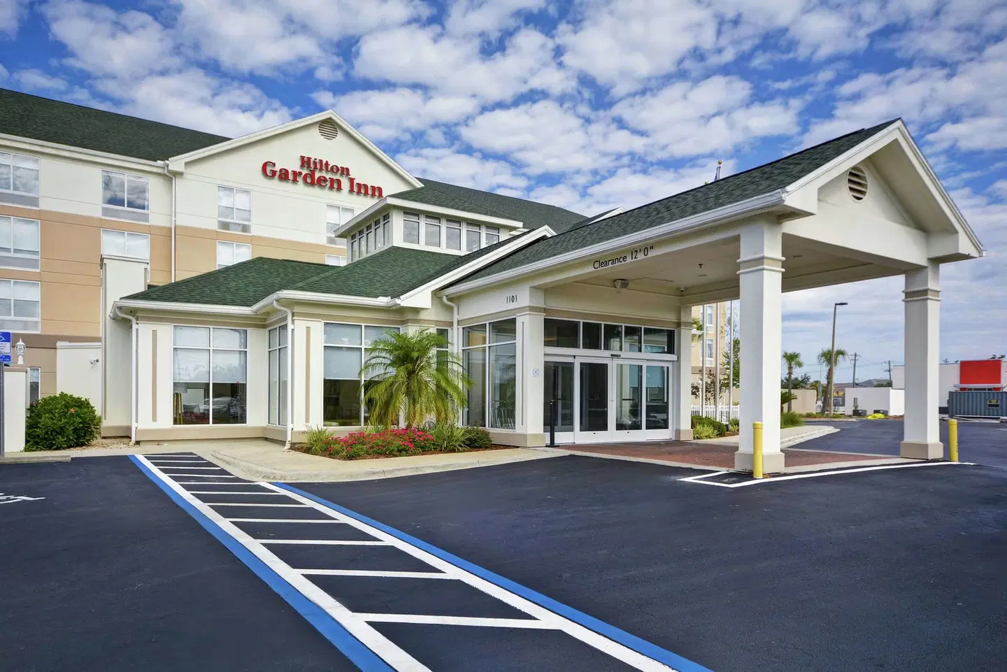 Hilton Garden Inn Panama City EXTERIOR