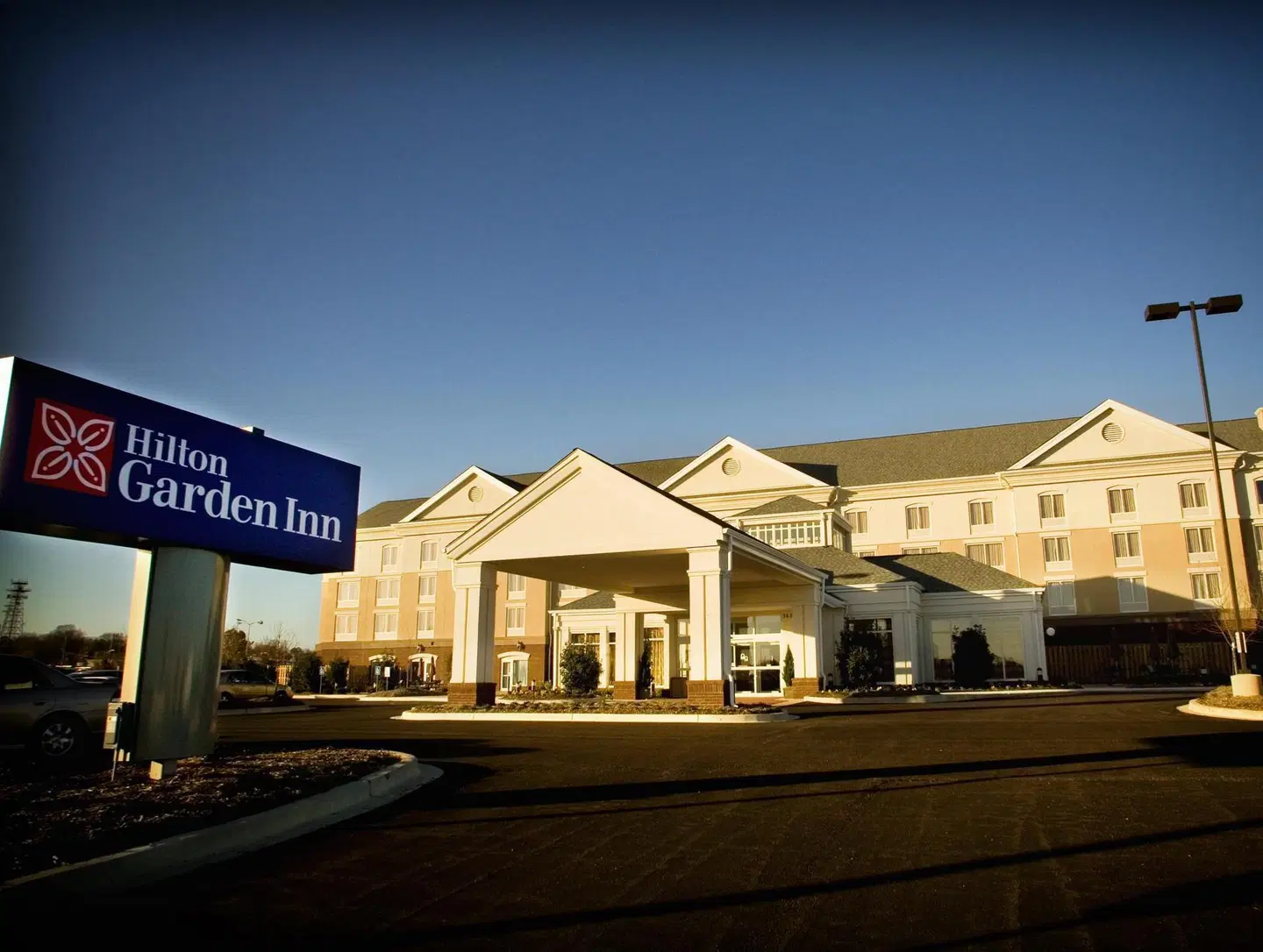 Hilton Garden Inn Tupelo EXTERIOR