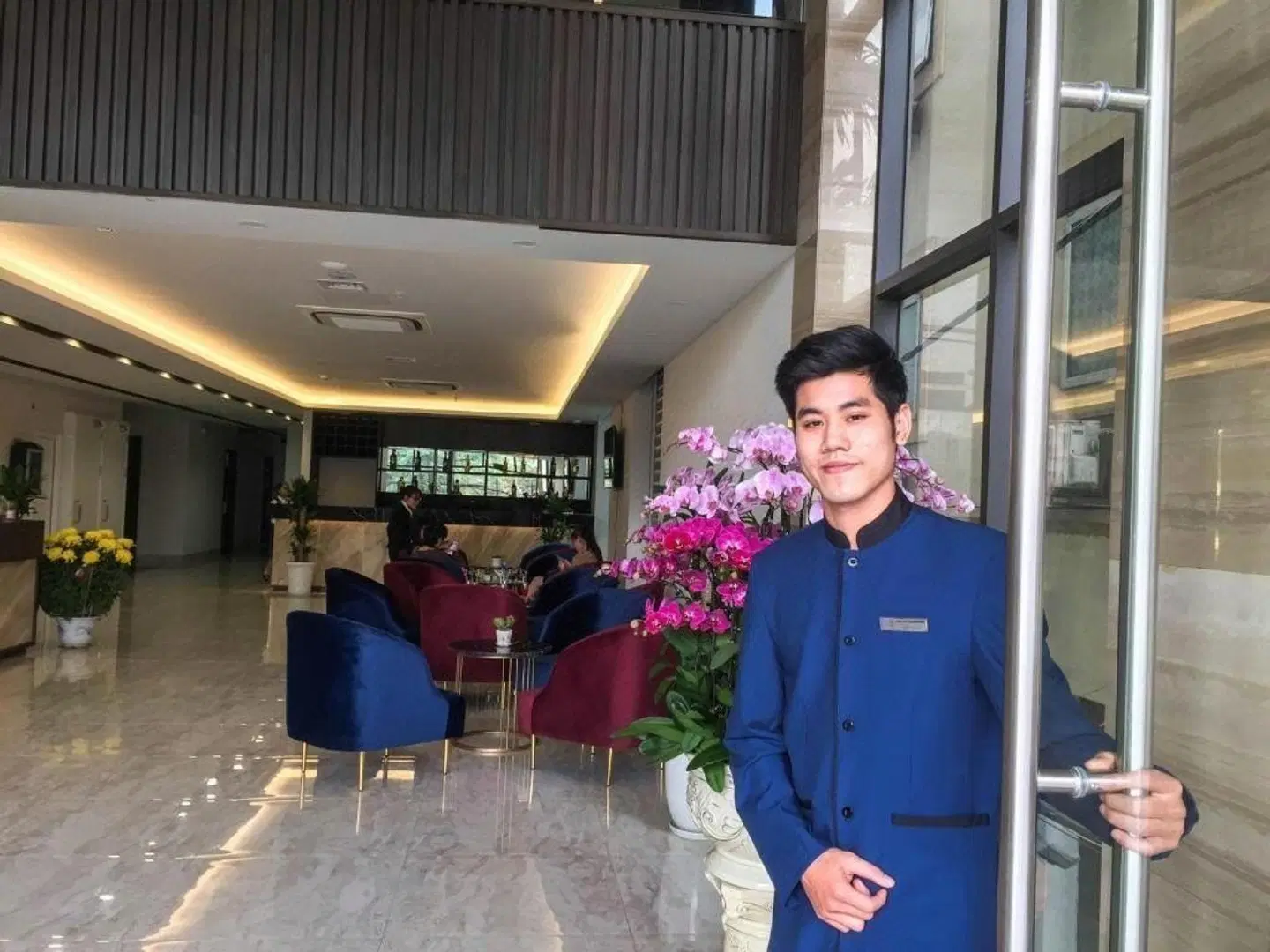 Western Skyline Hotel PEOPLE