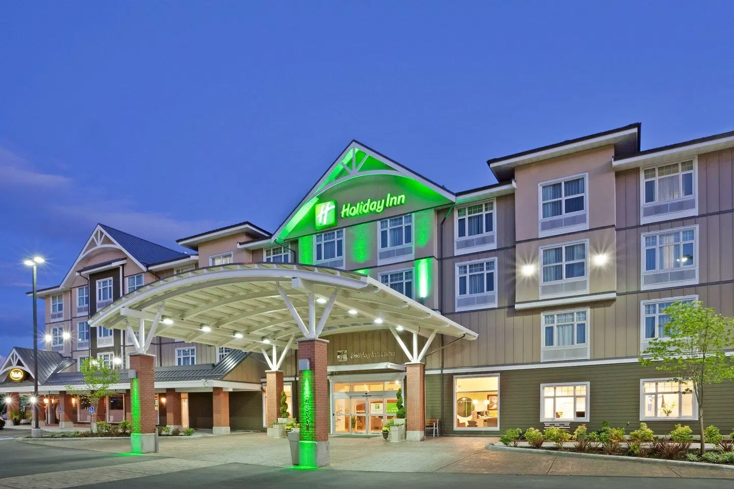 Holiday Inn Surrey East - Cloverdale EXTERIOR