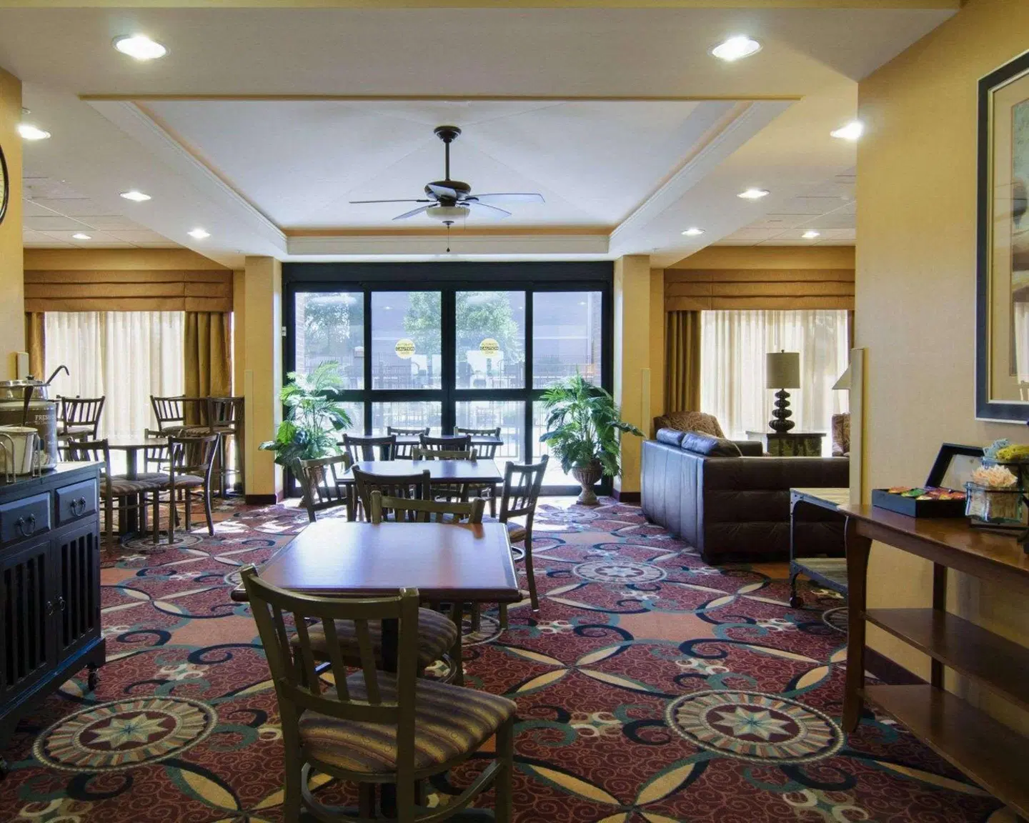 MainStay Suites Hotel Rogers LOUNGE_LOBBY