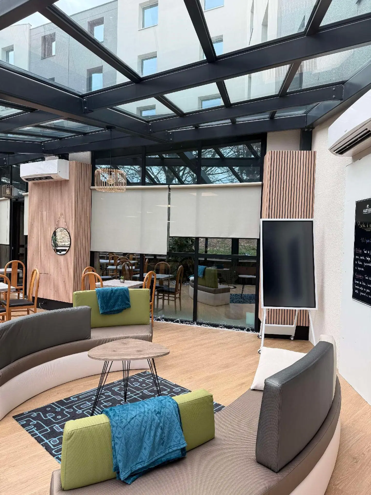 Kyriad Poitiers - Jules Verne Site du Futuroscope LOUNGE_LOBBY