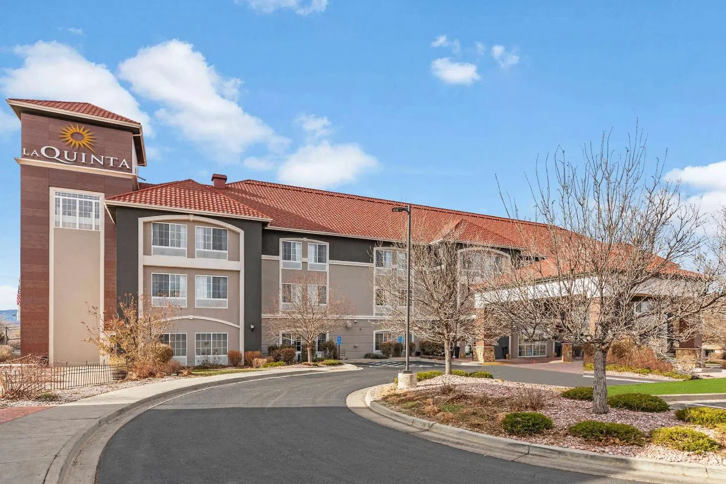 La Quinta Inn & Suites Loveland EXTERIOR