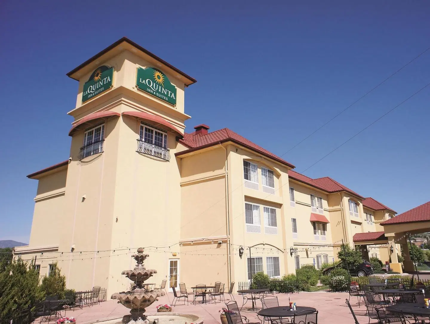 La Quinta Inn & Suites Loveland EXTERIOR