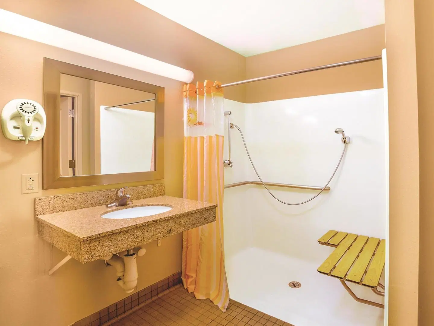 La Quinta Inn & Suites by Wyndham Cincinnati Airpt Florence Badezimmer