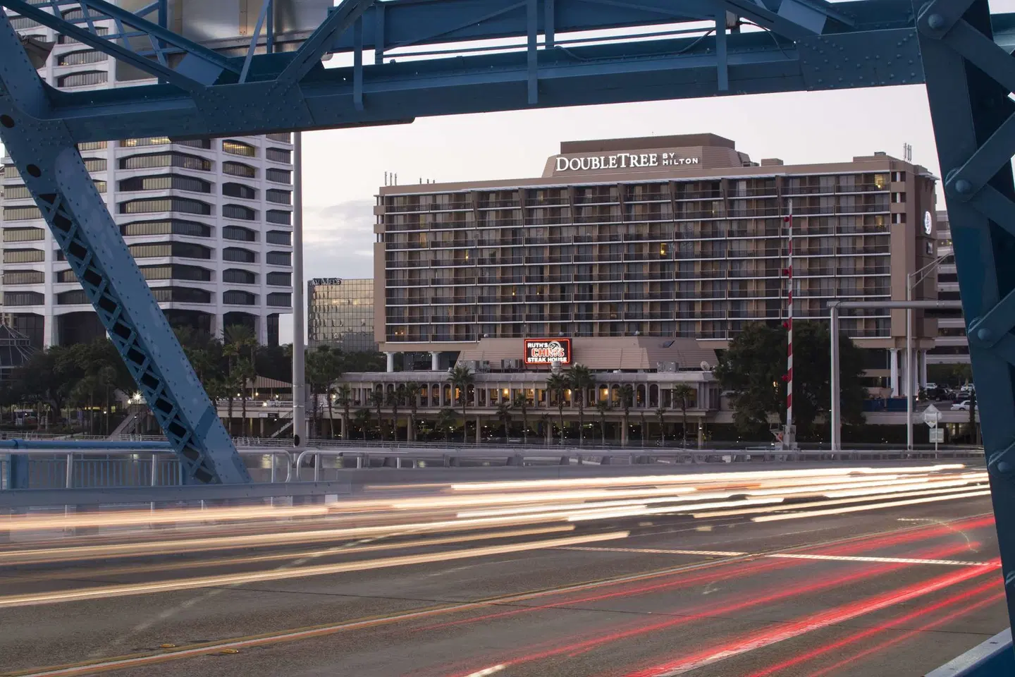 DoubleTree by Hilton Hotel Jacksonville Riverfront EXTERIOR