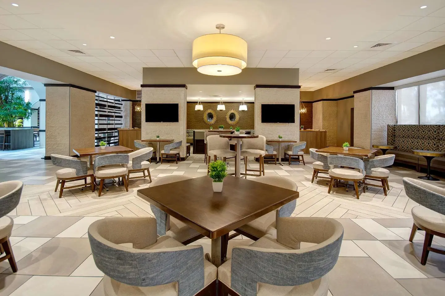 Embassy Suites by Hilton Jacksonville Baymeadows Bar