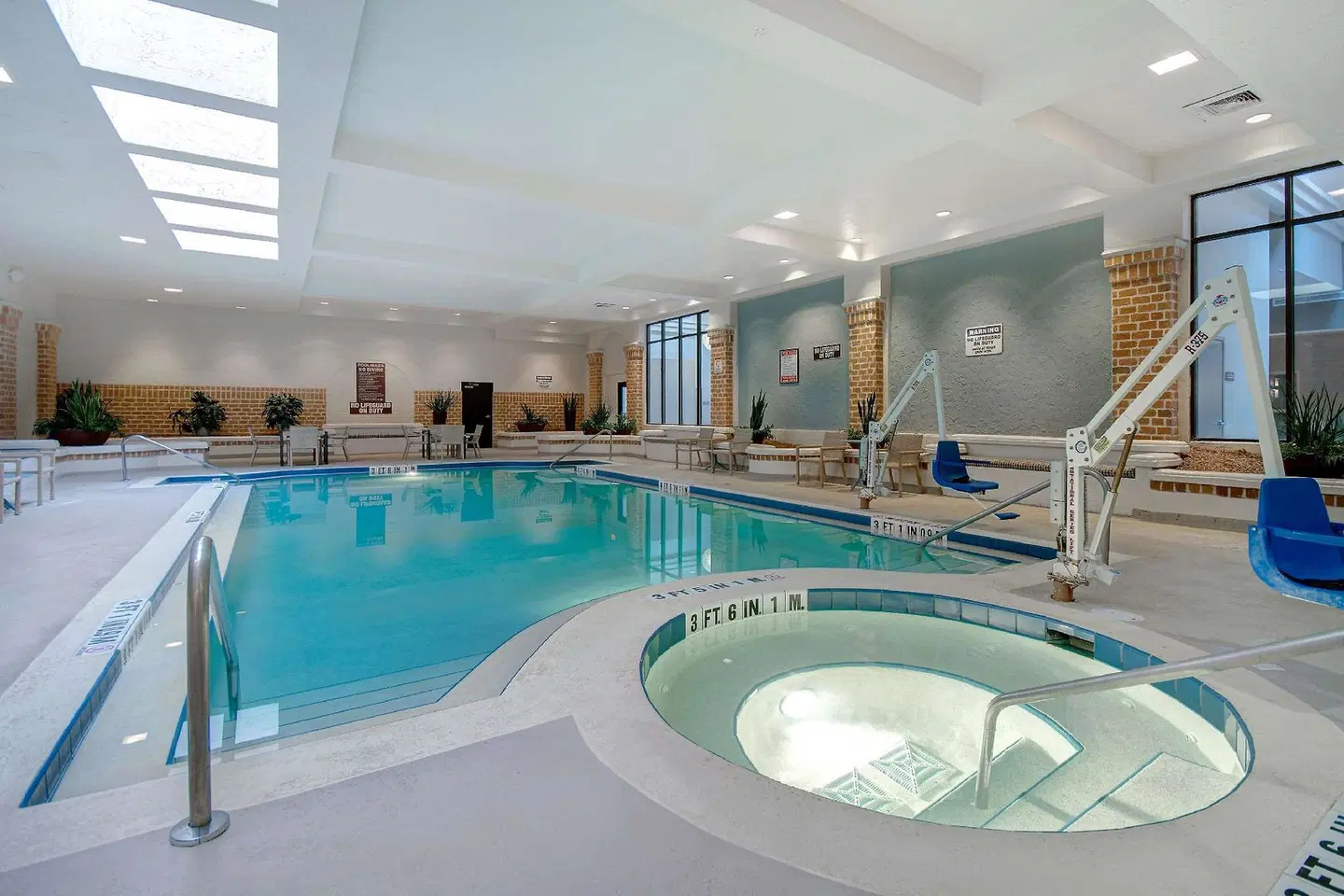 Embassy Suites by Hilton Jacksonville Baymeadows Hallenbad