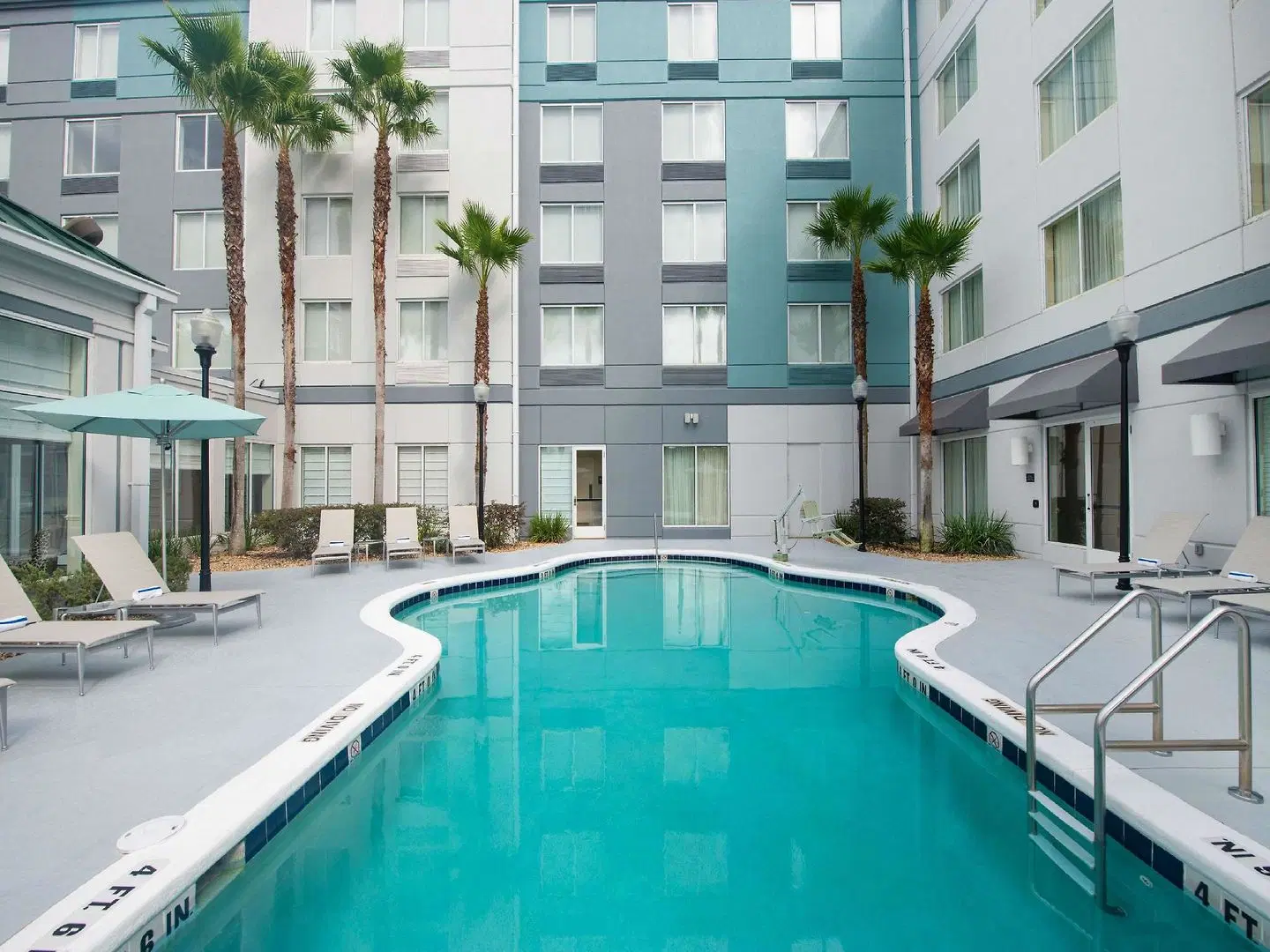 Hilton Garden Inn Jacksonville JTB/Deerwood Park OUTDOOR_POOL