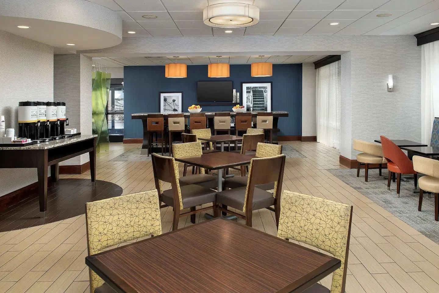 Hampton Inn Knoxville-East Bar